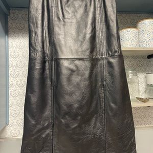 Nancy Boleyn Womens black leather skirt, size 10